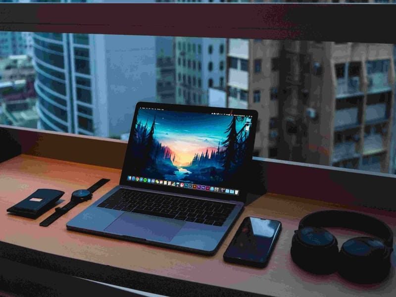 HTML Email Signatures — branded signature examples in Gmail and Outlook